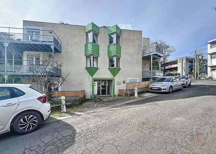 Renove Avec Terrasse, Proche Des Thermes Et Du Centre Ville, - Fr-1-451-61 * Lamalou-les-Bains